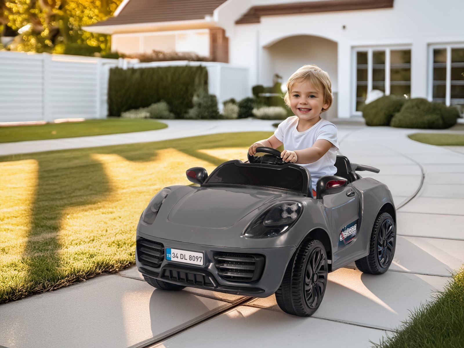 Dolu Daytona Beyaz 12v Akulu Araba 8197