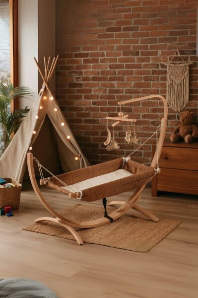 Bebekonfor Ahşap Bebek Hamağı Sallanabilir-Sabitlenebilir Oyuncaklı Kahverengi