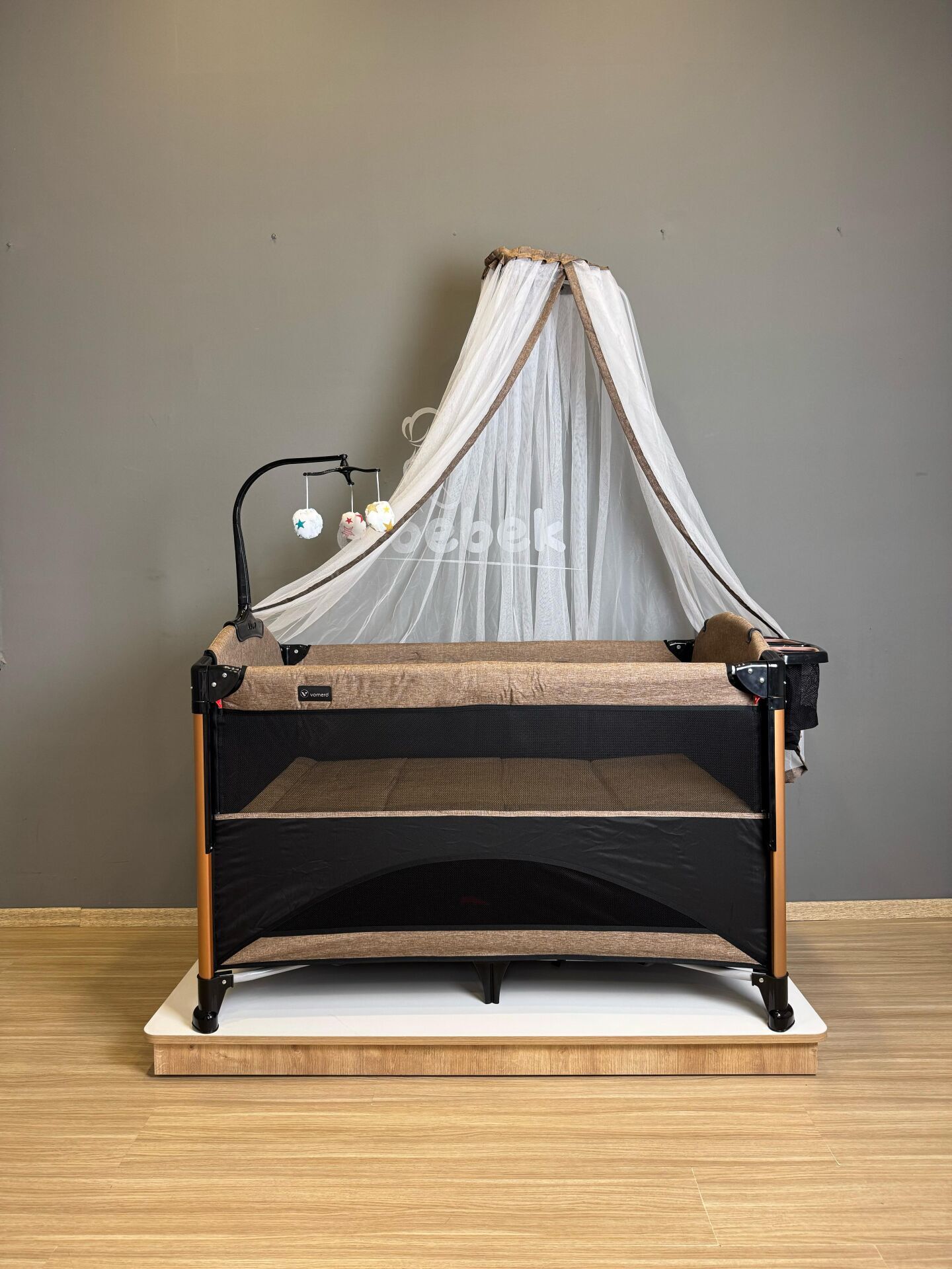 Vomero Smart Anne Yanı Sallanabilen Aksesuarlı Premium Park Beşik 70x120 Kahve